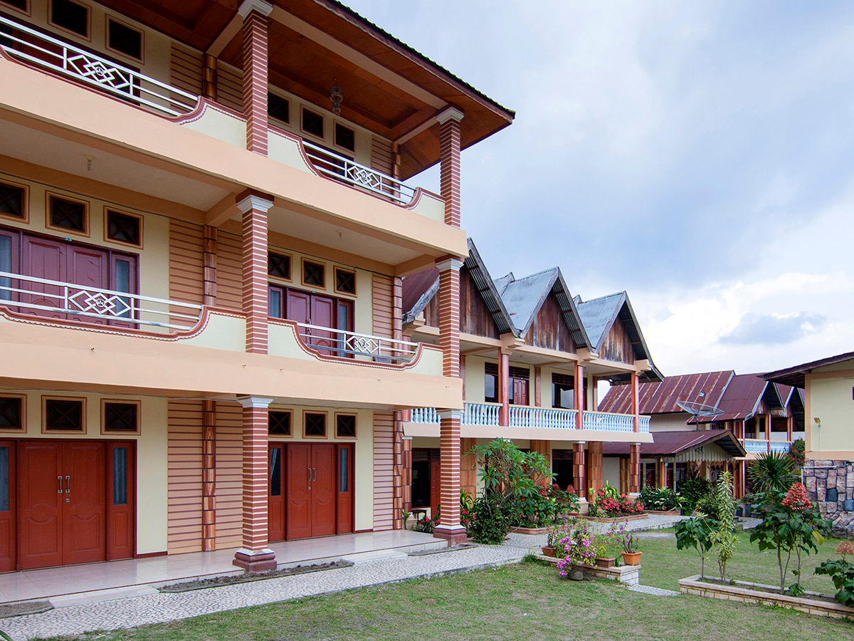 Exterior & Views 1, OYO 2208 Thyesza Hotel (tutup sementara), Samosir