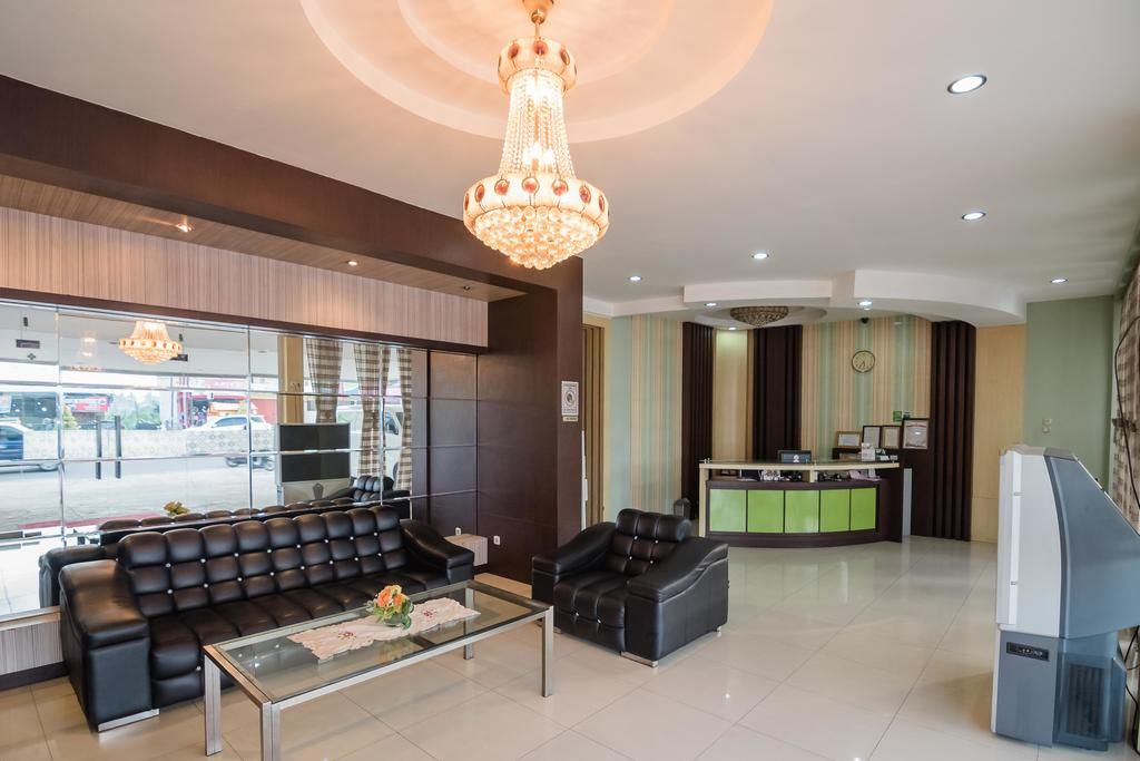 RedDoorz Plus near Simpang Rimbo Jambi, Jambi