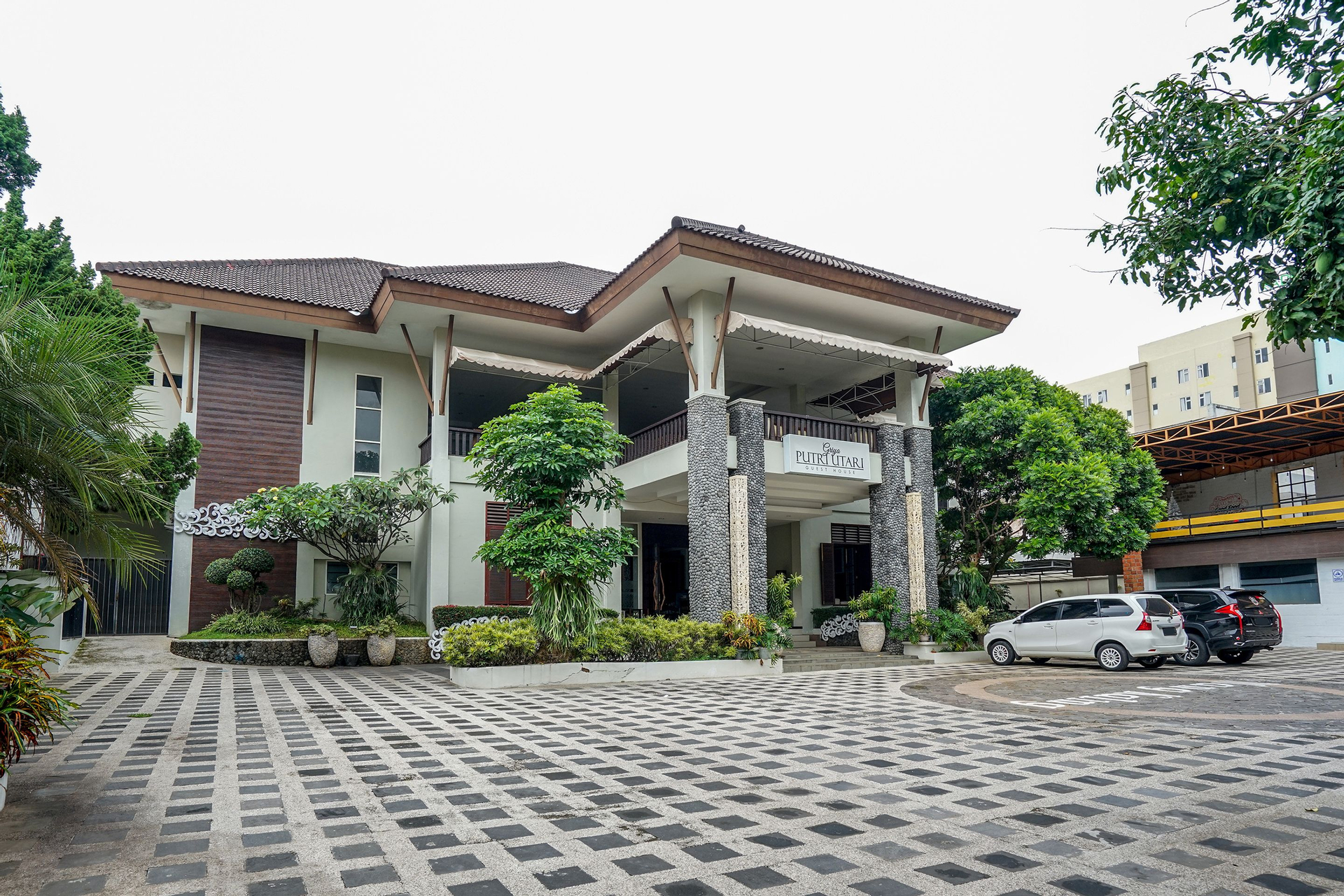 OYO 282 Putri Utari Guest House, Malang