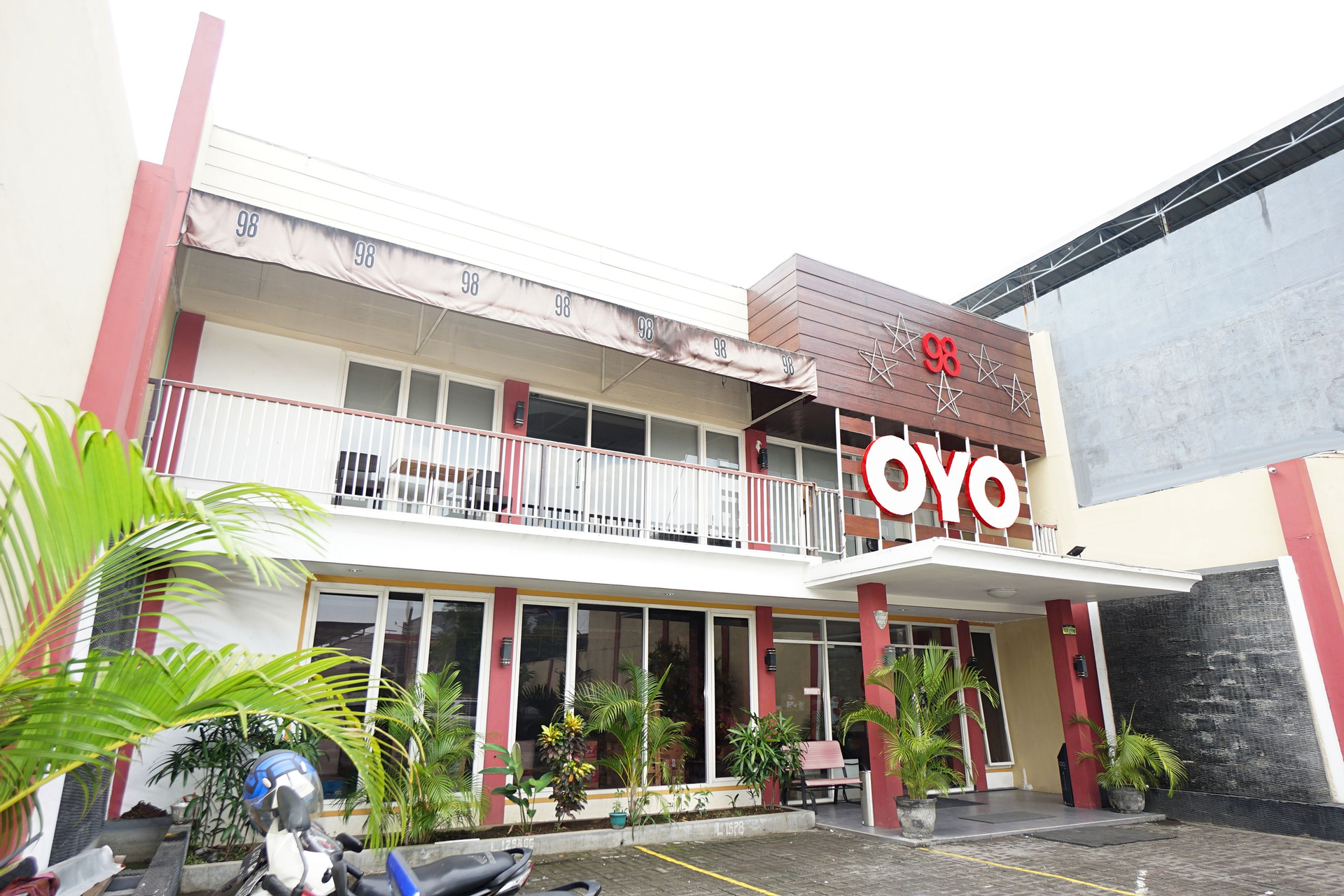 Exterior & Views 2, OYO 255 98 Residence (tutup sementara), Surabaya