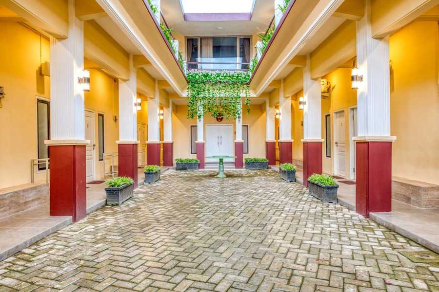 RedDoorz Syariah near Kebon Rojo Park Blitar, Blitar