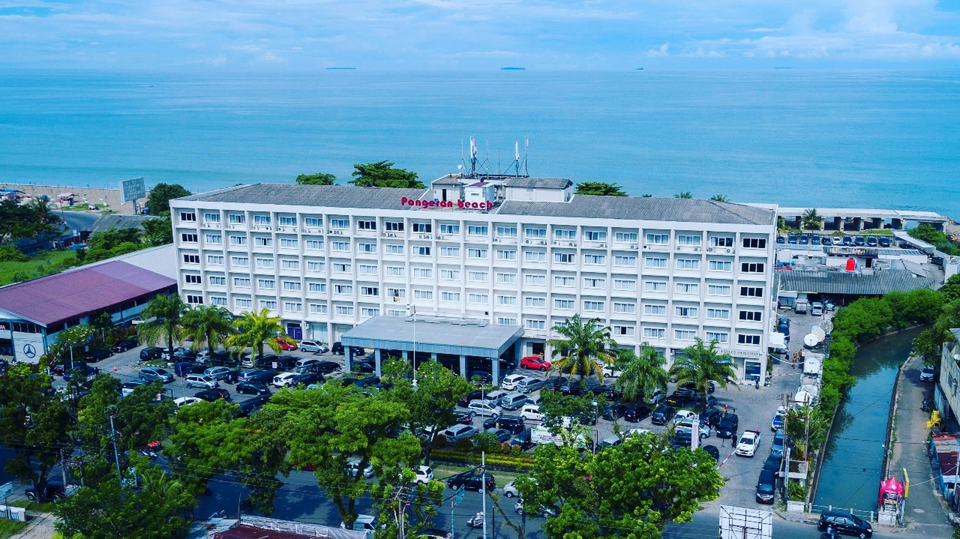 Pangeran Beach Hotel, Padang