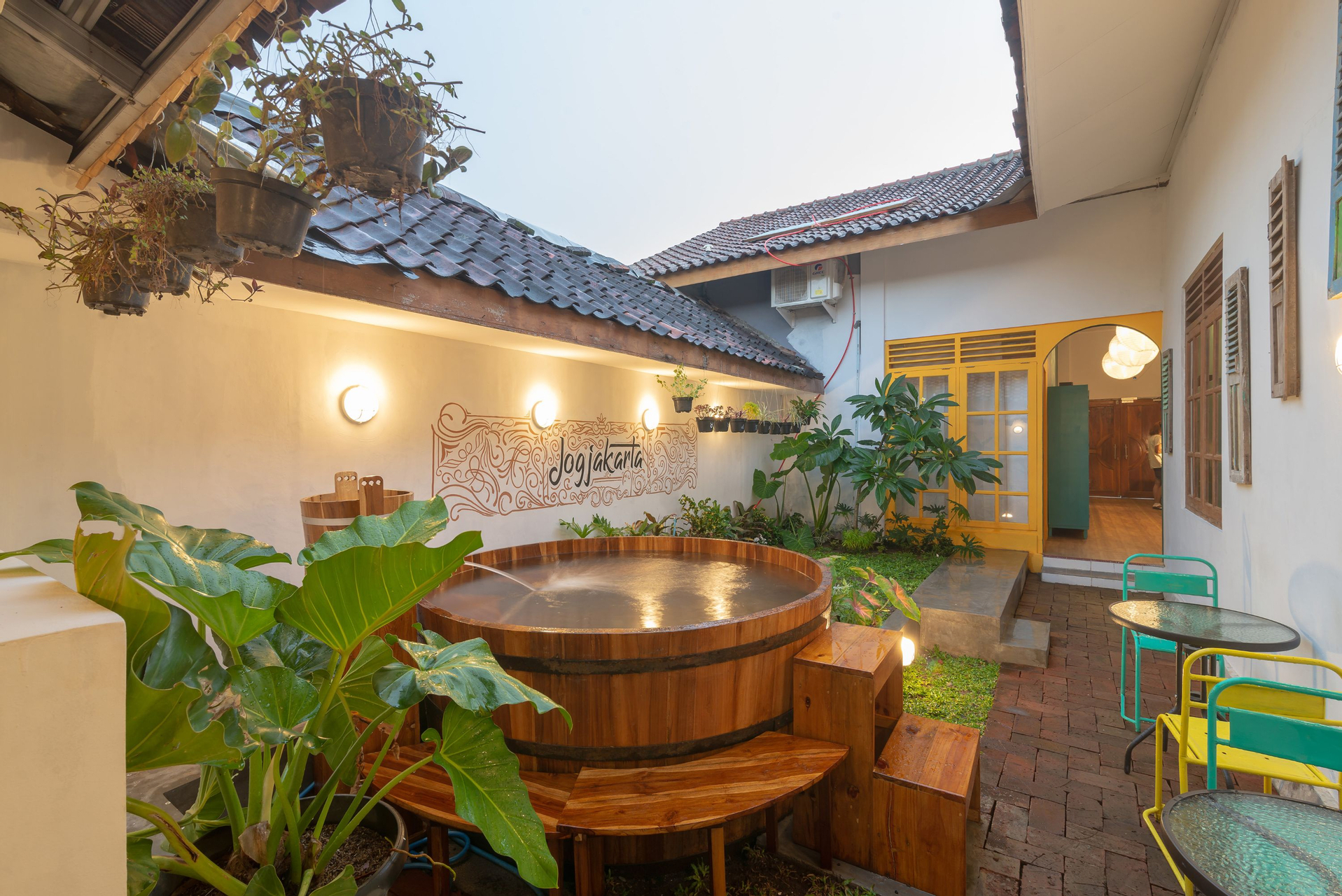 Exterior & Views 1, Wonderloft Hostel Jogja, Yogyakarta