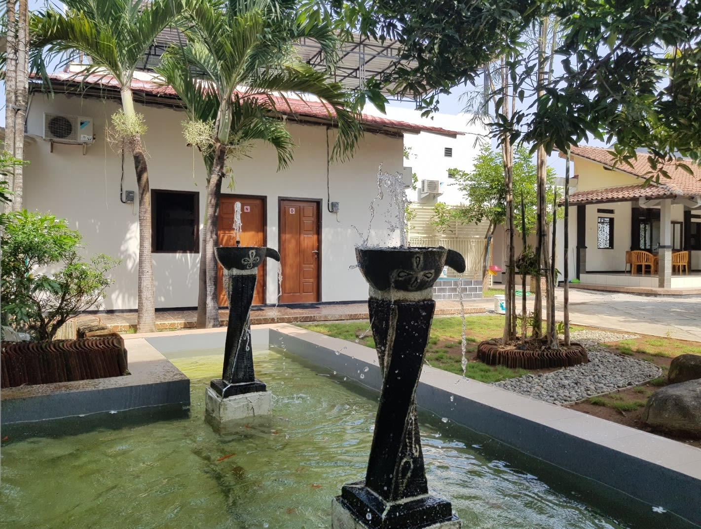 Exterior & Views