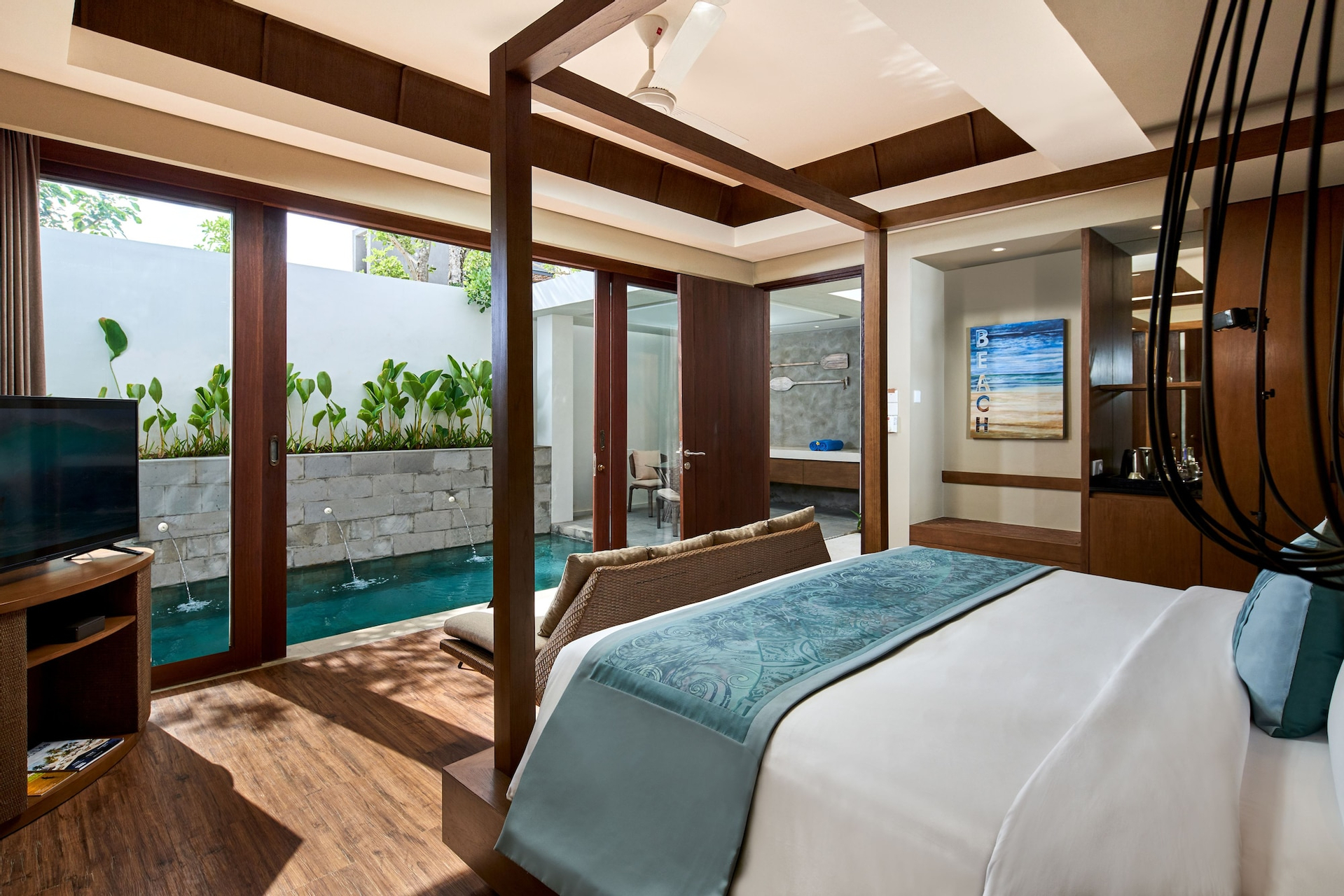 King Deluxe Room - Pool View