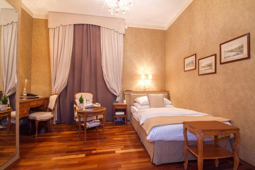 Bedroom 1, Romantik Hotel Europe, Zürich