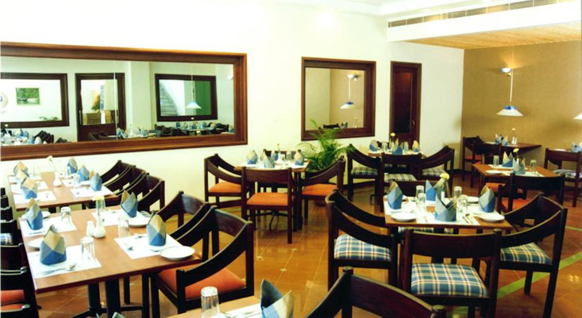 Food & Drinks 4, Abad Metro, Ernakulam