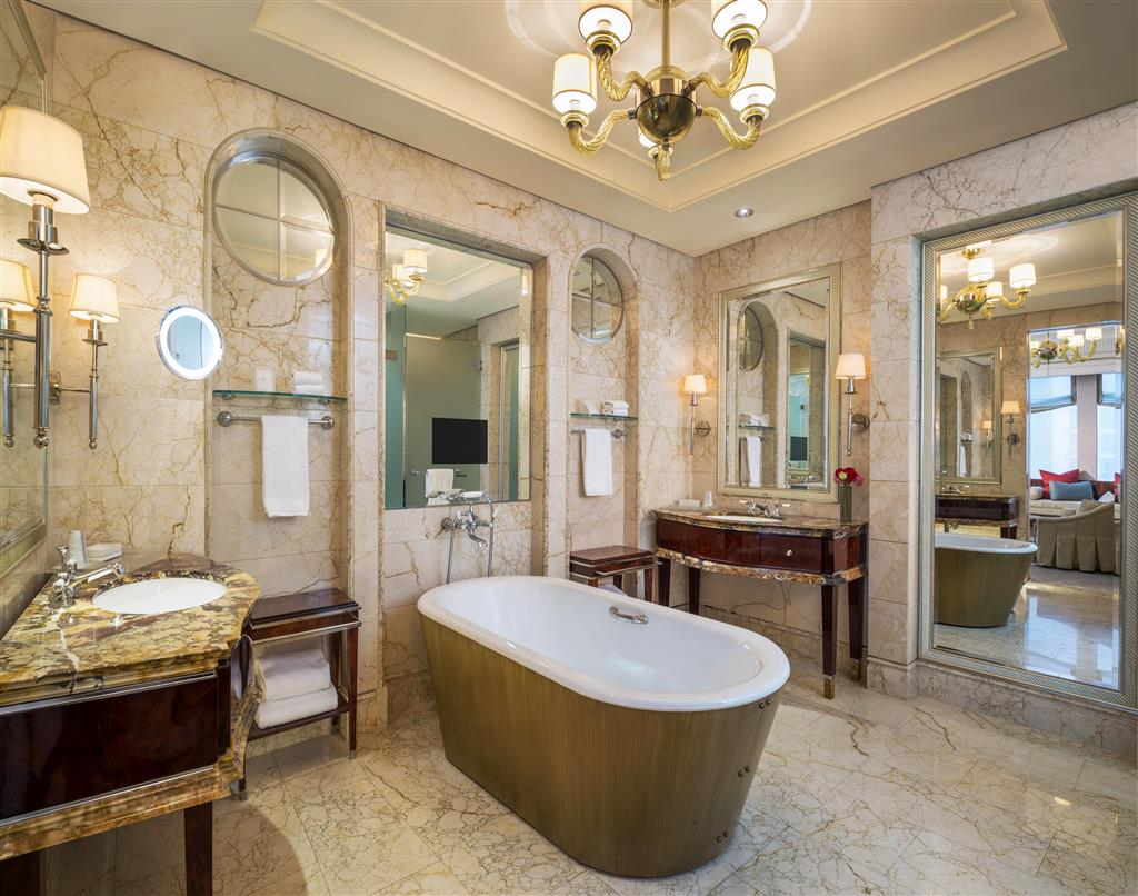 Bedroom 4, The St. Regis Hotel Singapore, Singapura