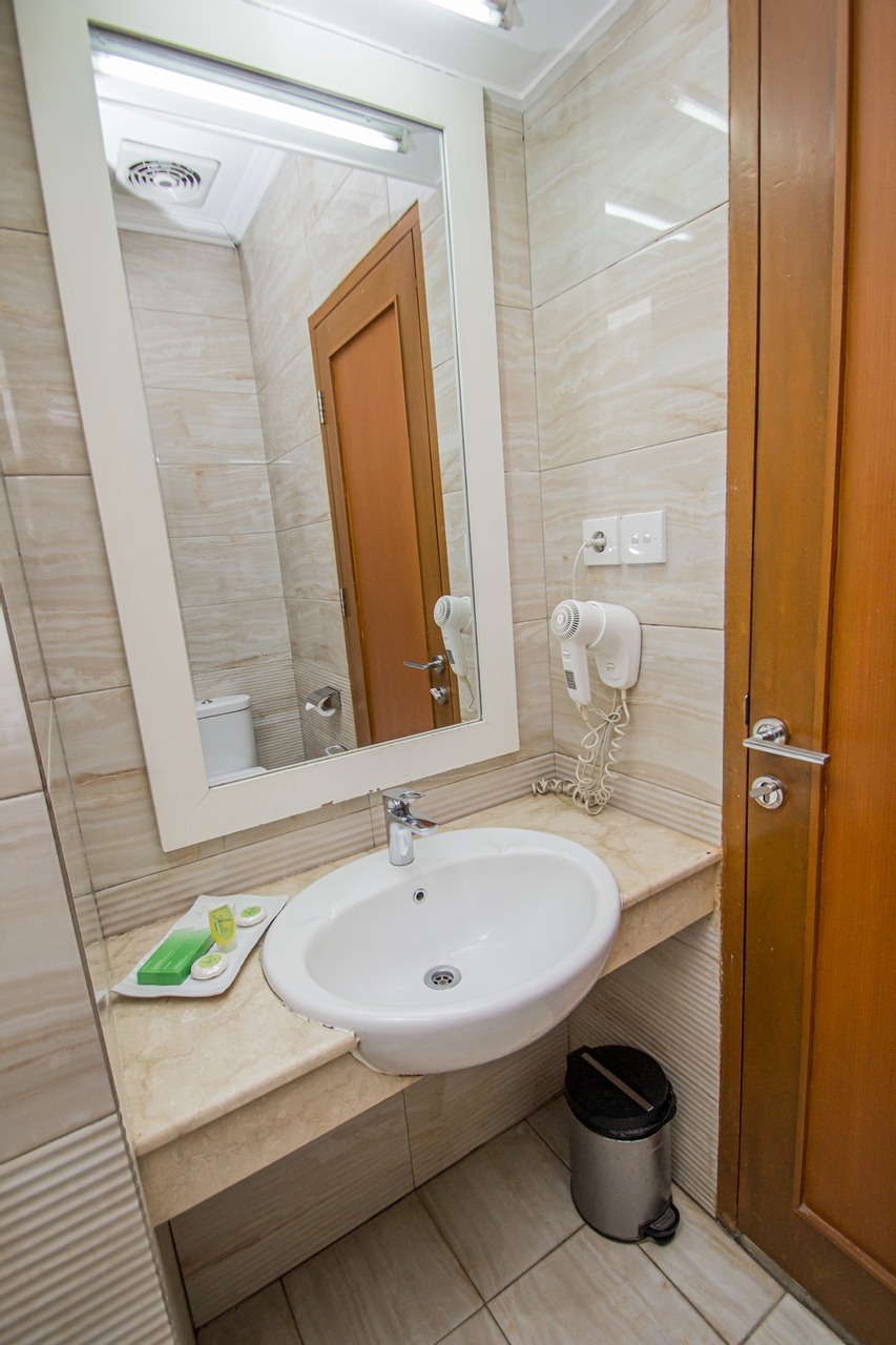 Bathroom 12
