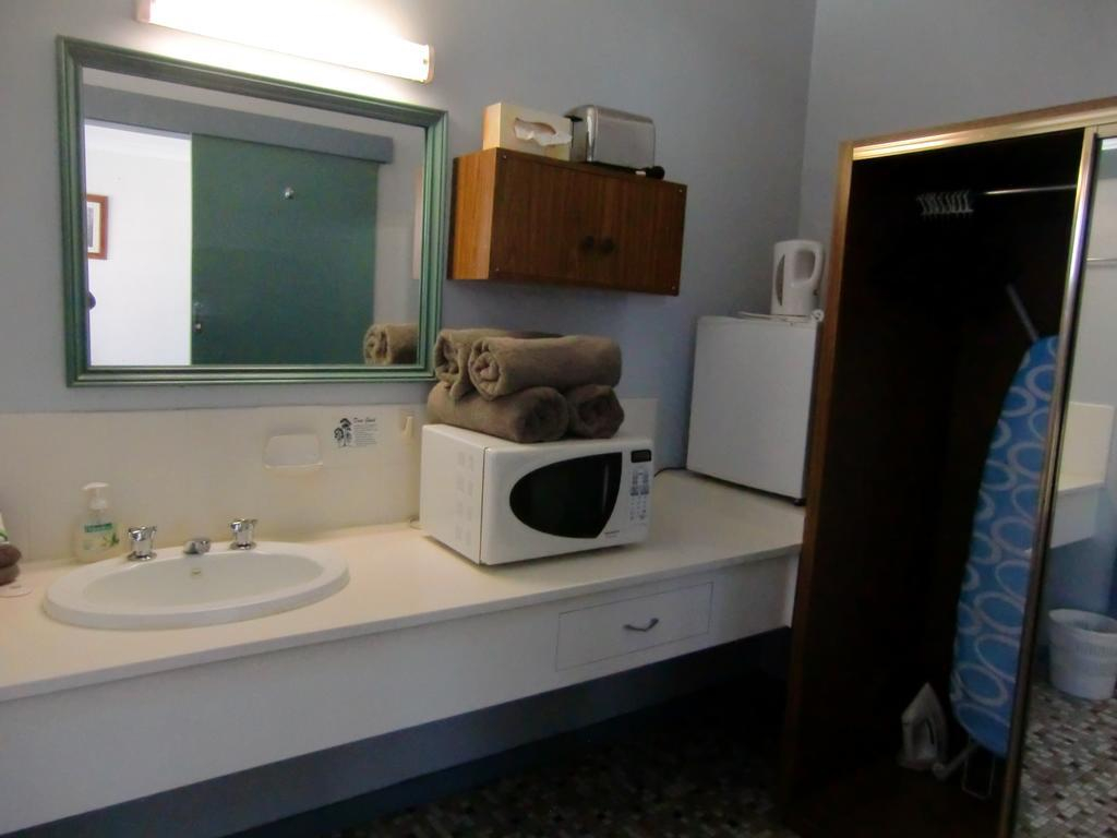 Bedroom 3, Bairnsdale Kansas City Motel, E. Gippsland - Bairnsdale