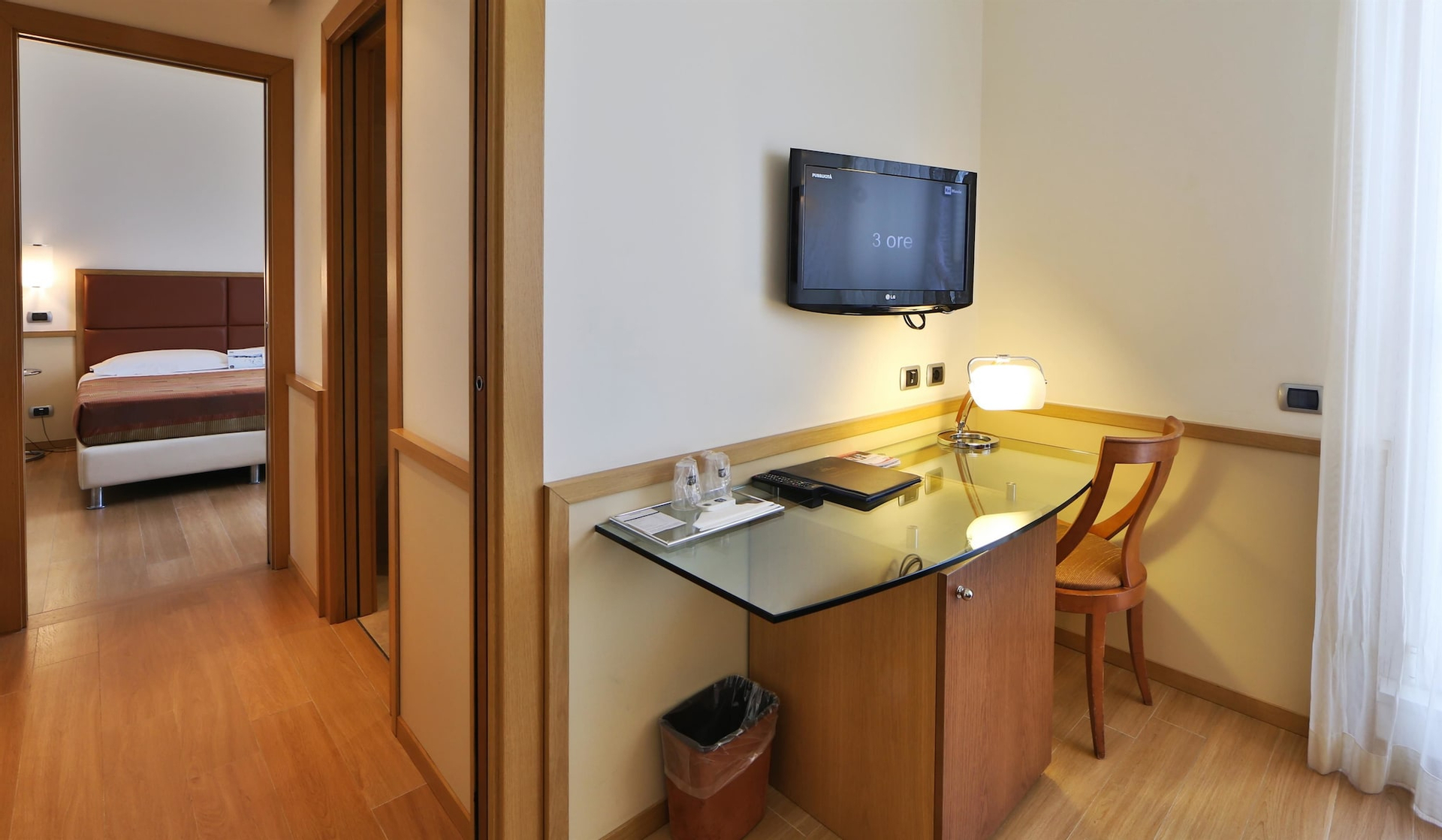 In-room business center 5