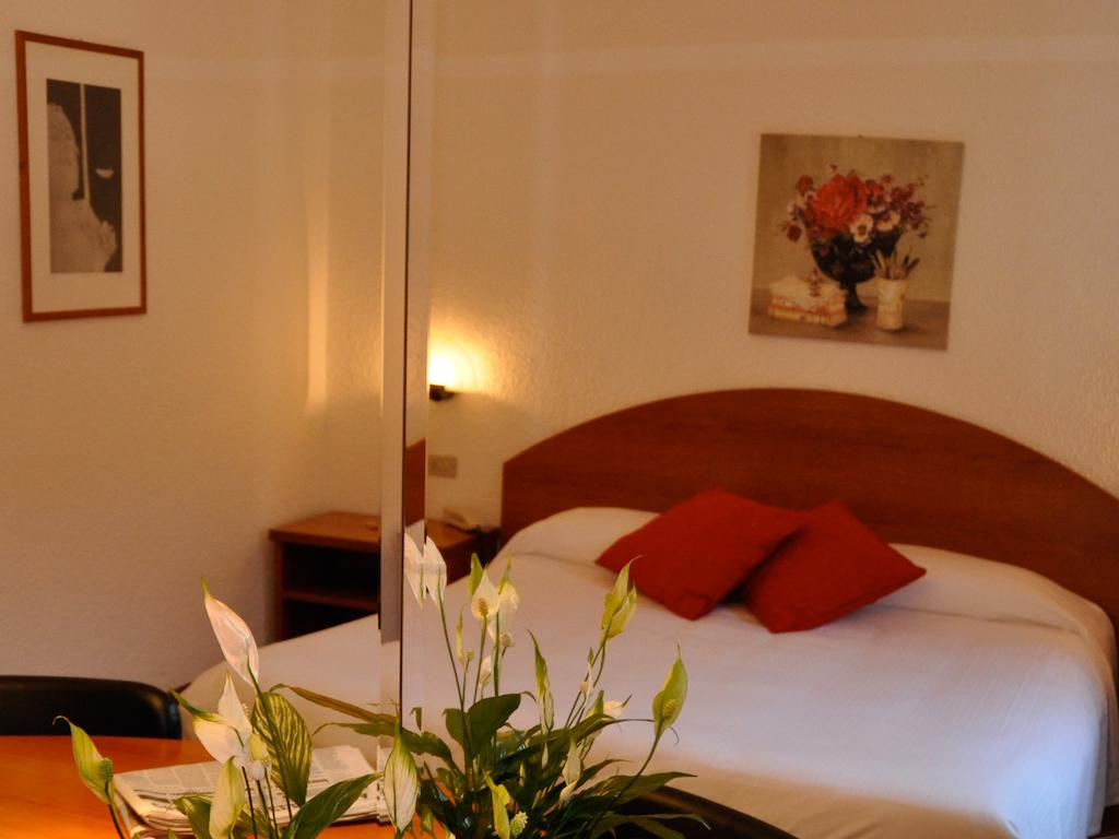 Room 8