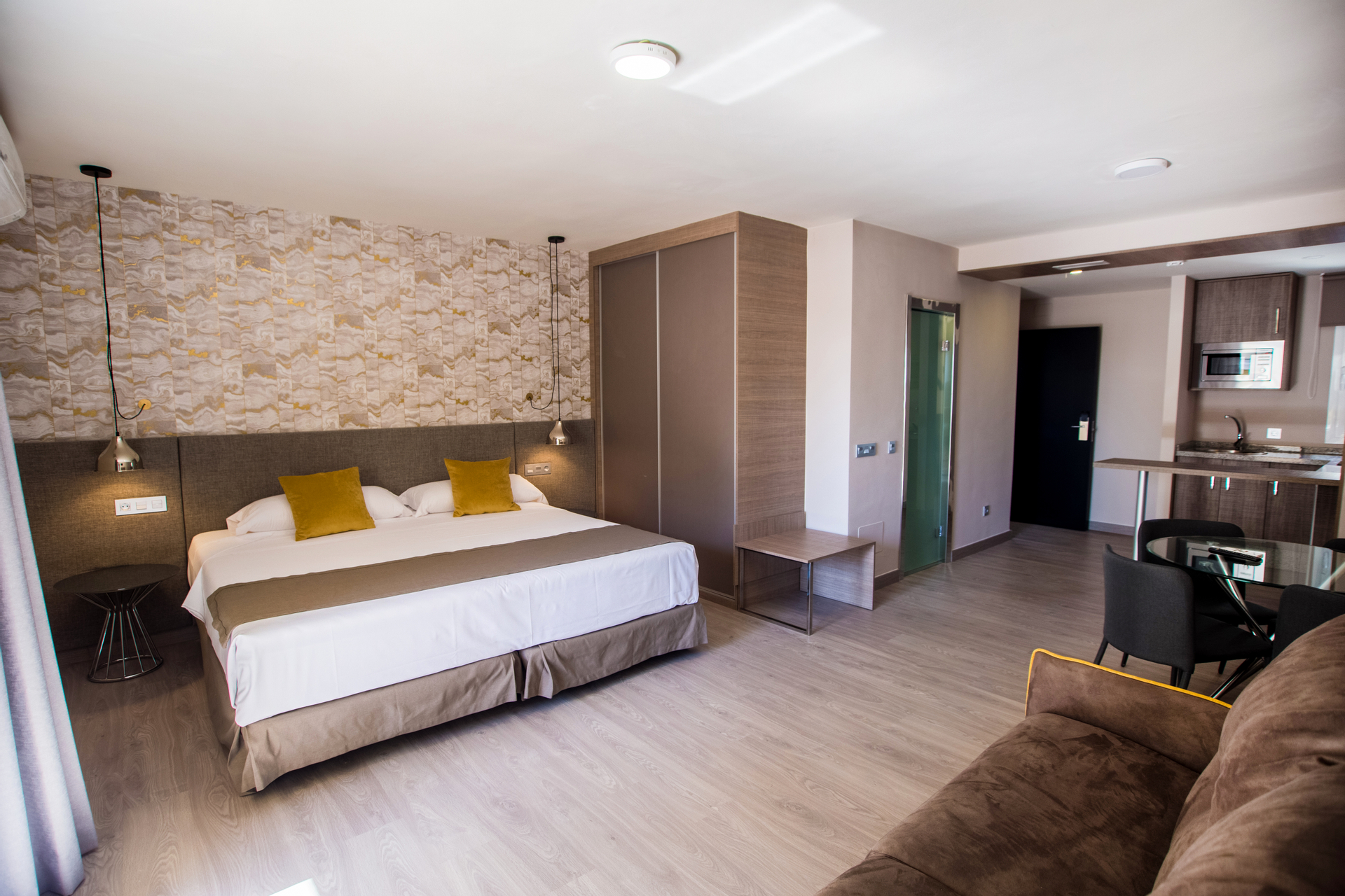 Aparthotel with Single Bed