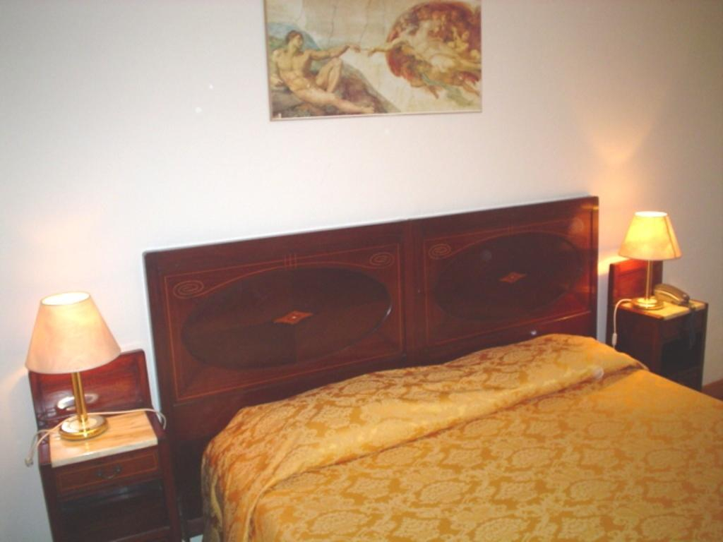 Bedroom, Touring & Internazionale, Pistoia