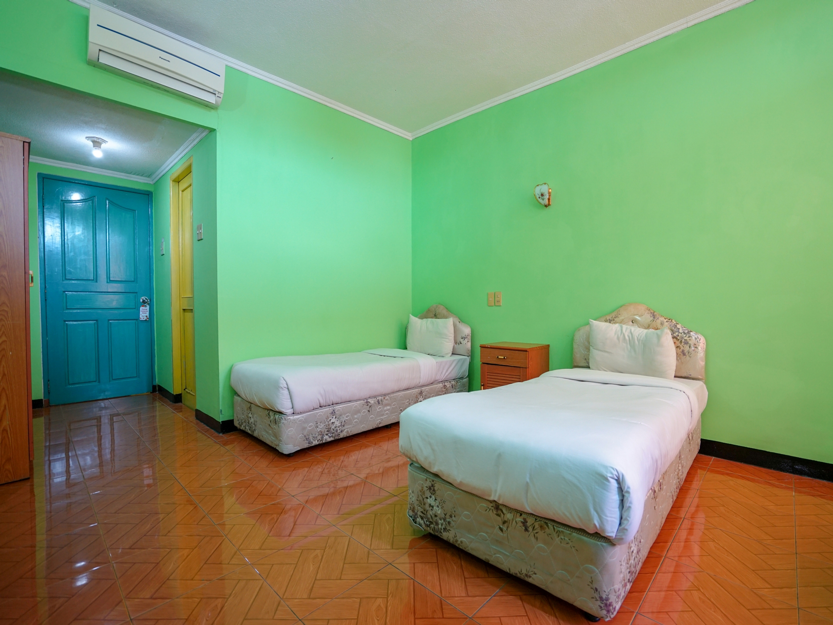 Room 8