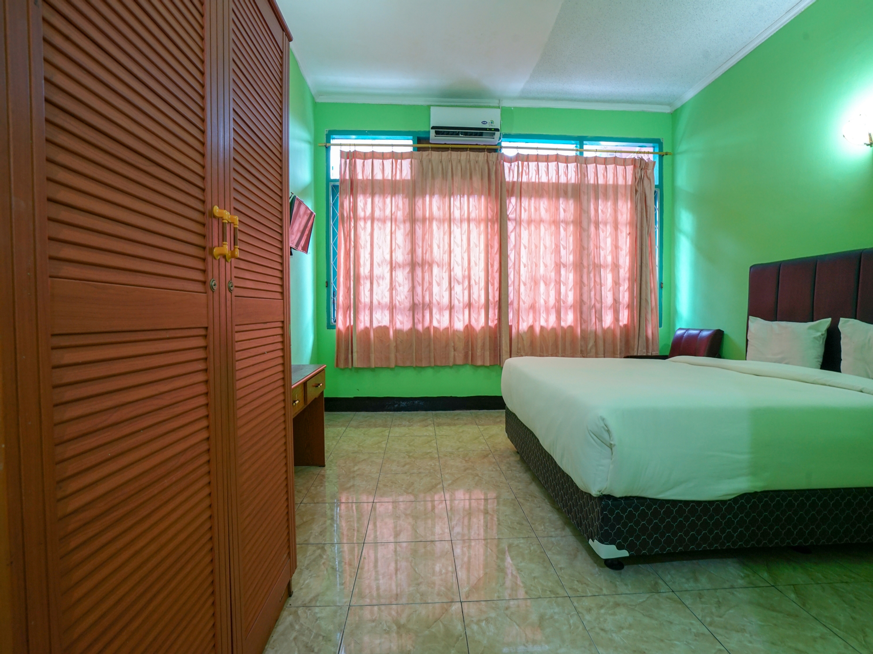 Room 8