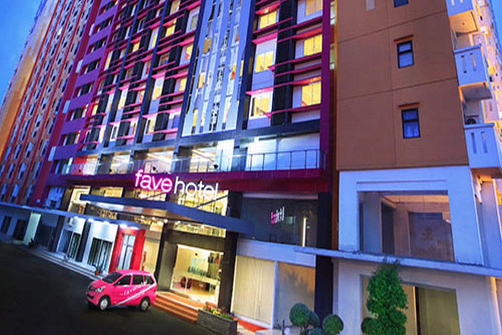 Exterior & Views, Yusra Inn Hotel Bekasi, Bekasi