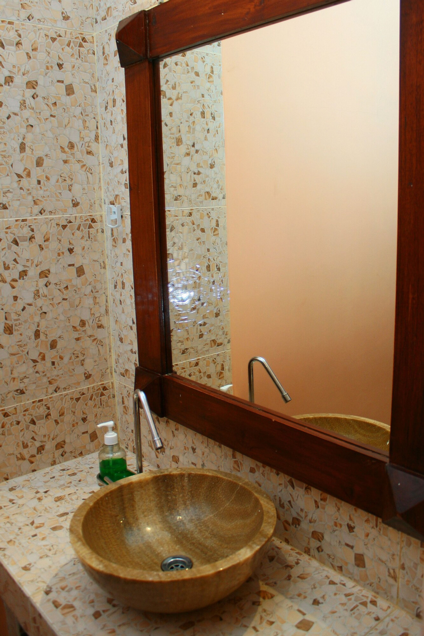 Bathroom sink
