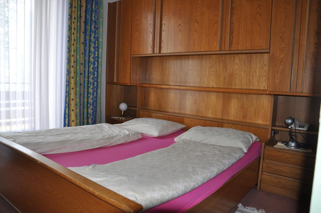 Bedroom 2, Strandhotel Prinz, Feldkirchen