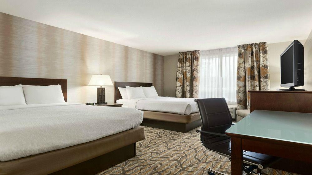 Bedroom, Holiday Inn & Suites Williamsburg-Historic Gateway, York