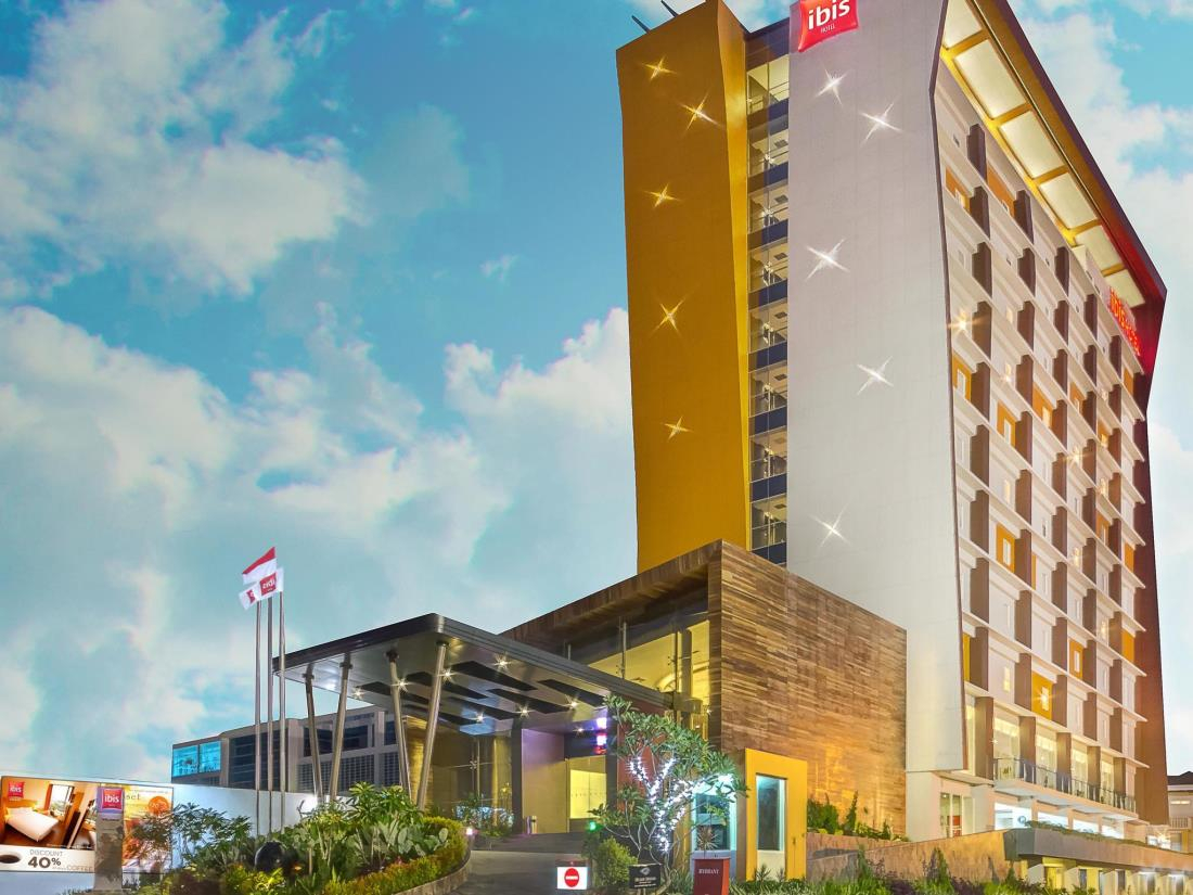 ibis Padang, Padang