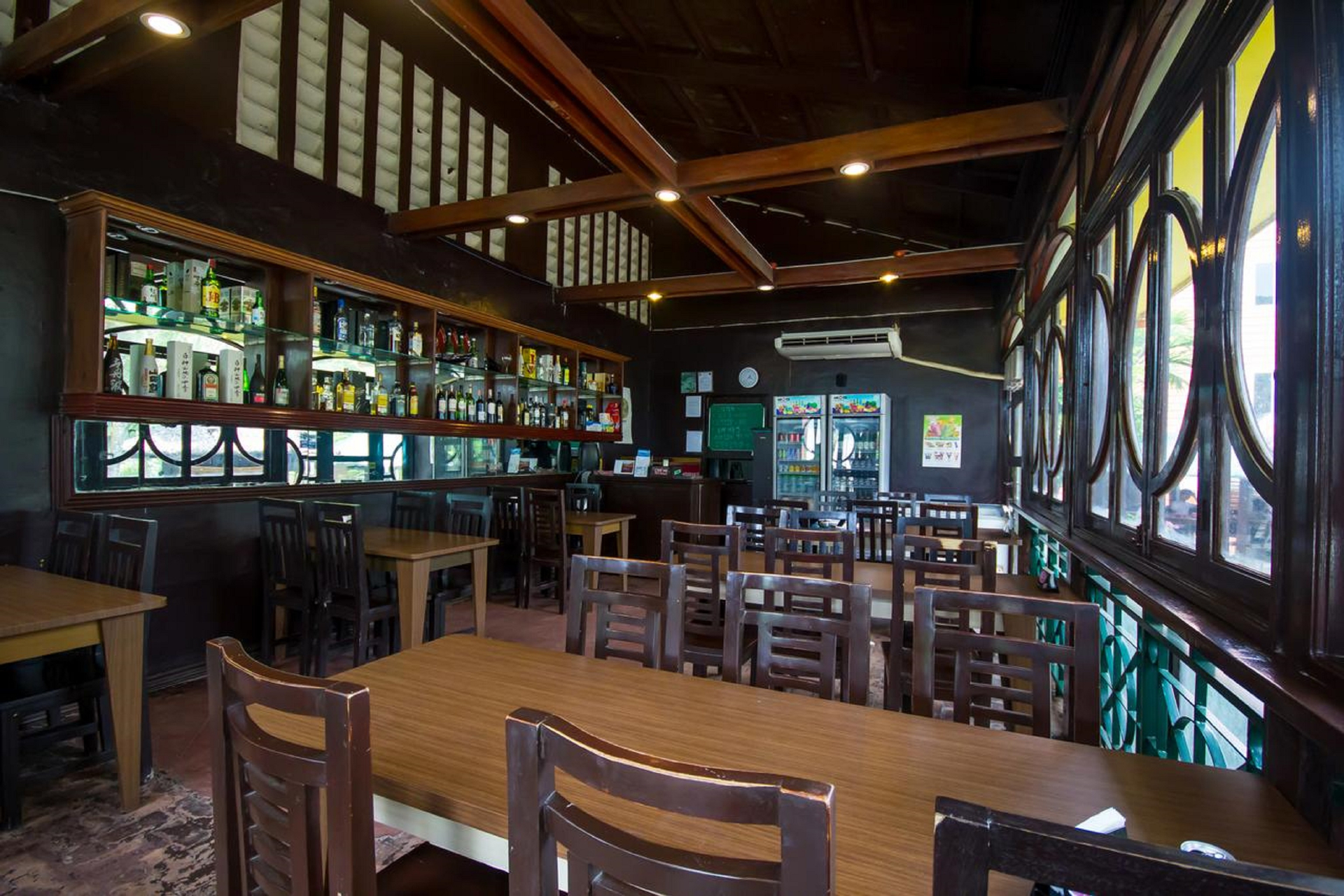 Food & Drinks 4, Microtel by Wyndham Eagle Ridge, General Trias