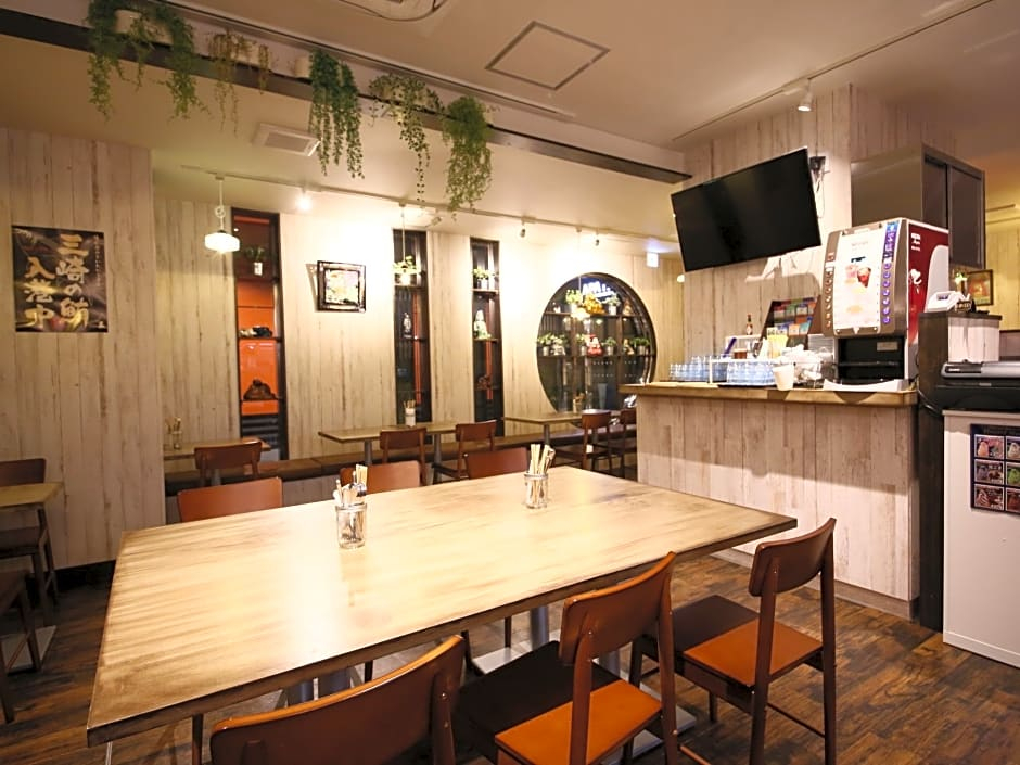 Food & Drinks