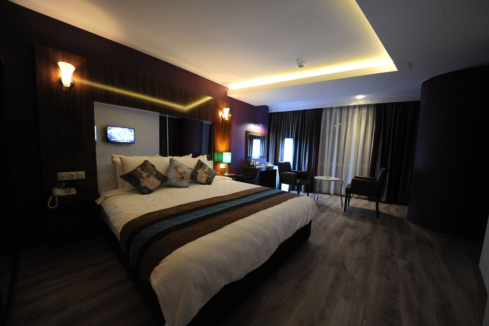 Yucel Hotel, Merkez