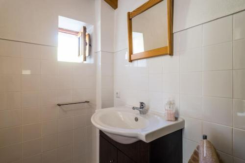 Bathroom 4, Roman Road House, Porto de Mós