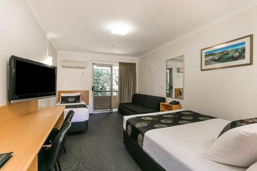 Bedroom 1, Flag Motor Lodge, Belmont