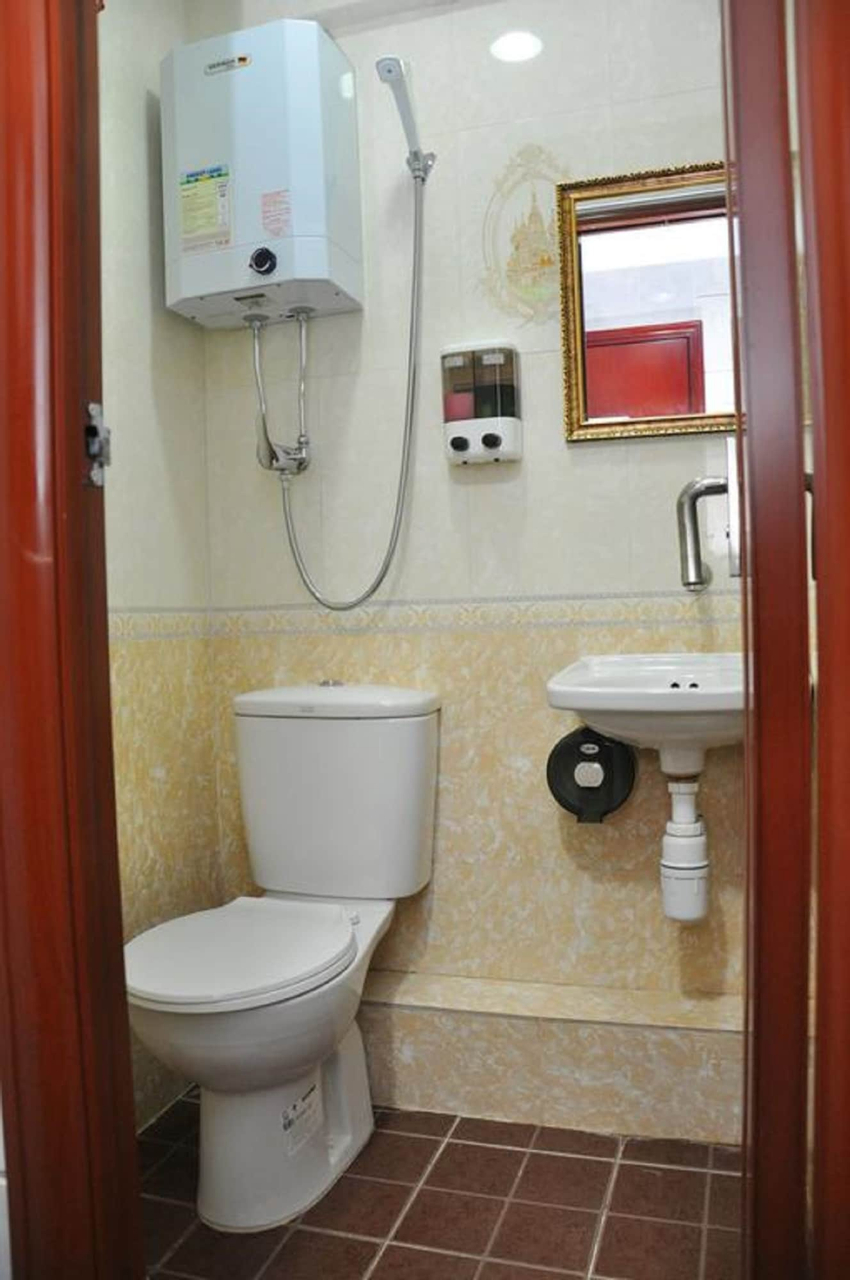 Bathroom 14