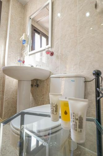 Bathroom 1, Hotel Colon, Málaga