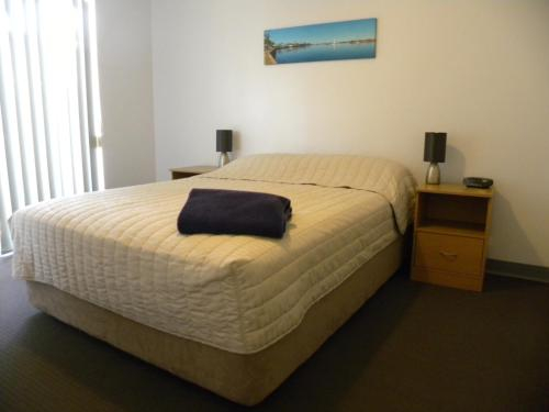 Bedroom, Carnarvon Central Apartments, Carnarvon