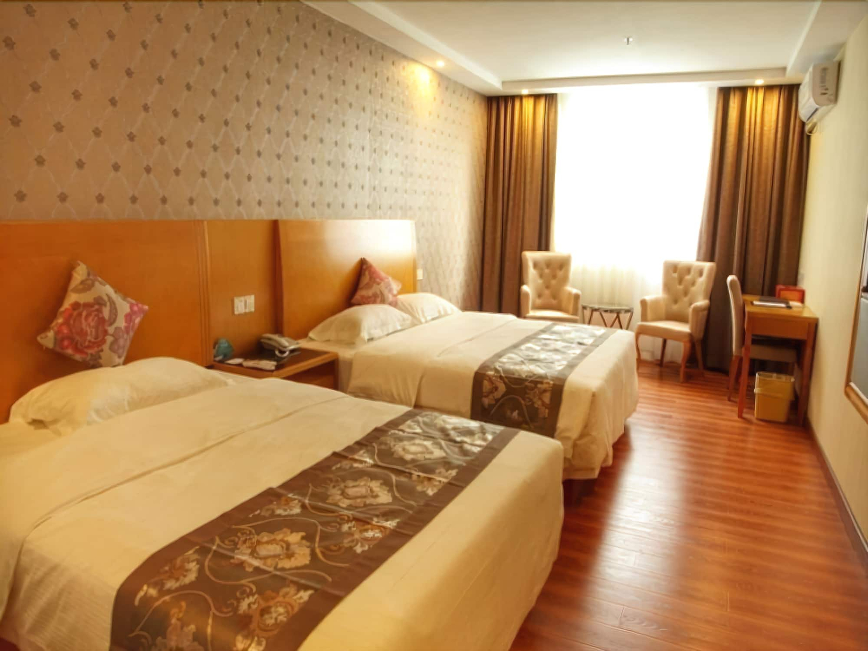 Bedroom, GreenTree Inn Zhuhai Light Rail Pearl Station Express Hotel, Zhuhai
