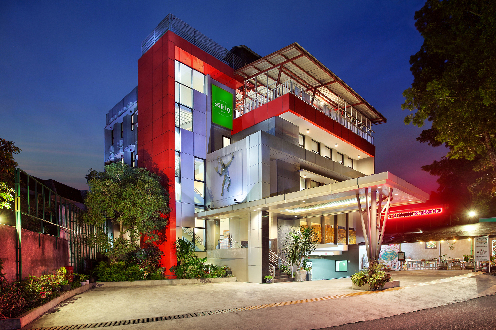 Exterior & Views
