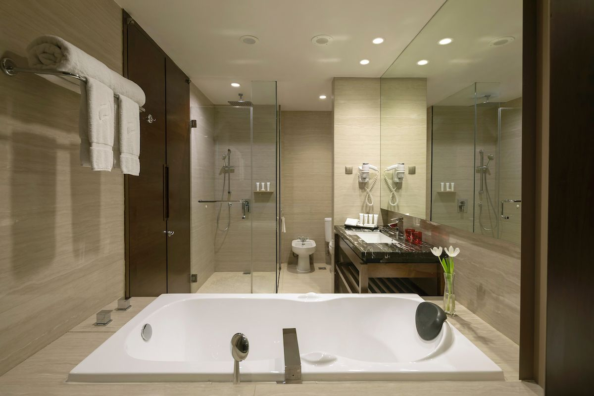 Bathroom 32