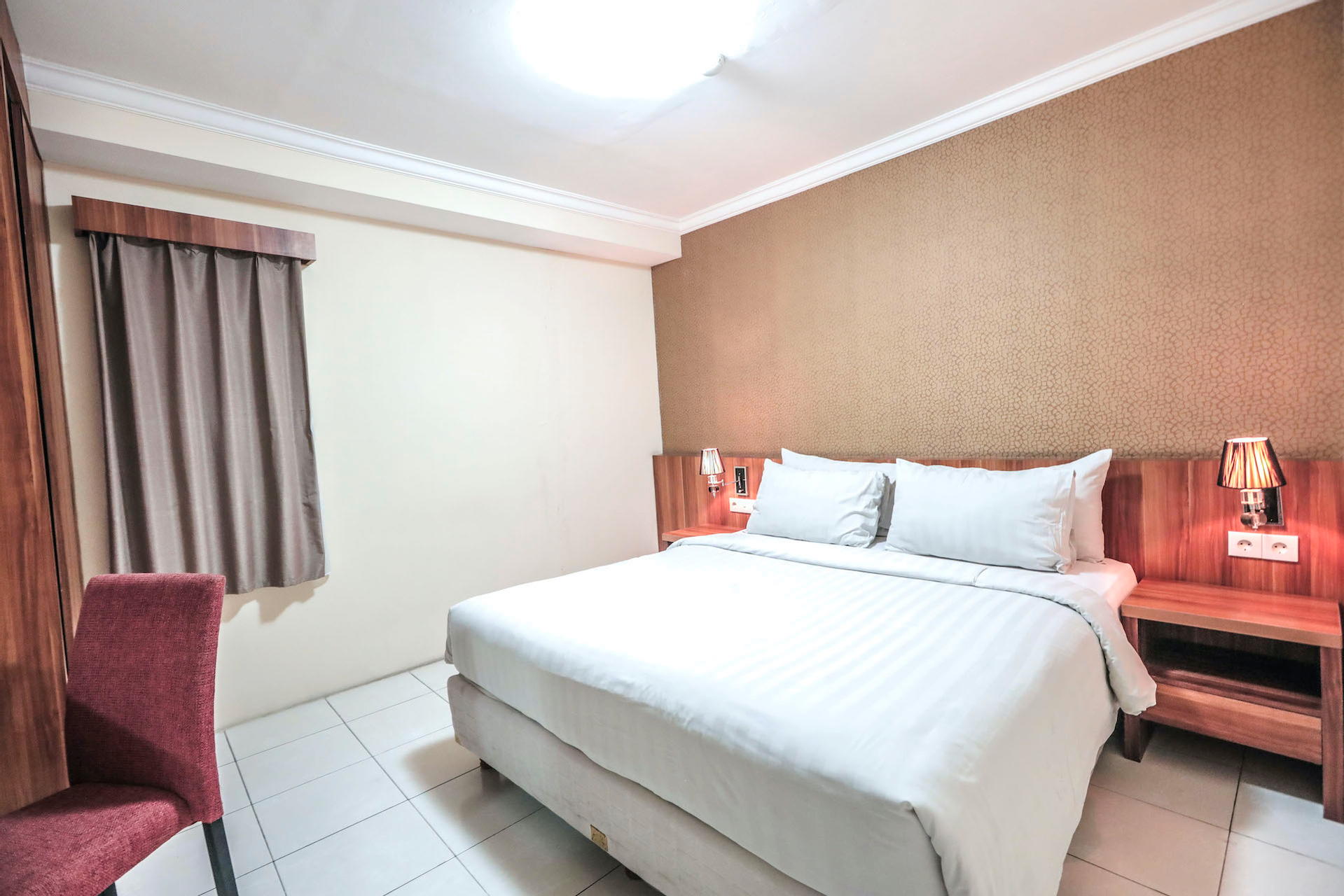 Kamar Deluks Queen atau Ranjang Lain
