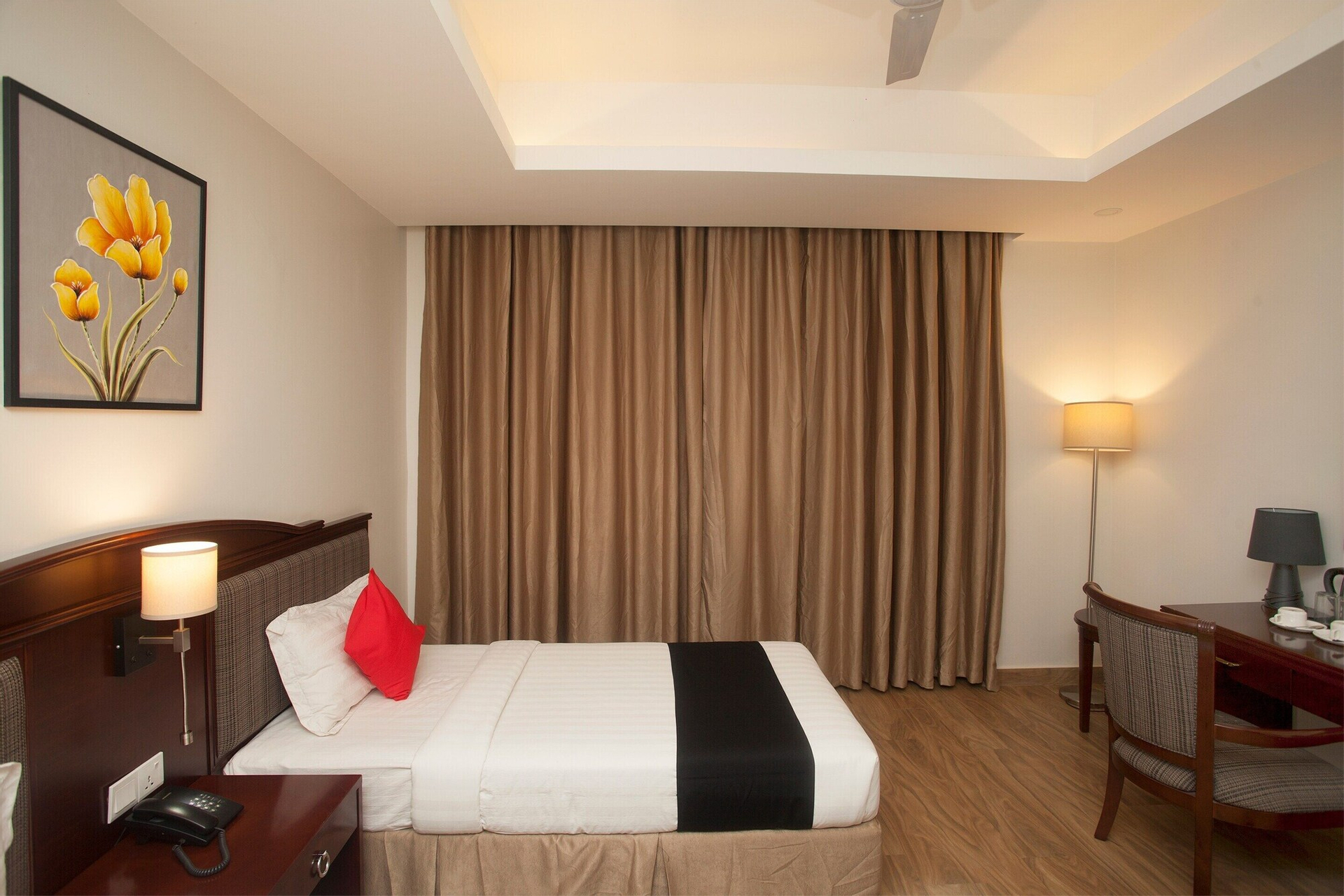 Bedroom 3, Capital O 686 Hotel Mala Inn, Rapti