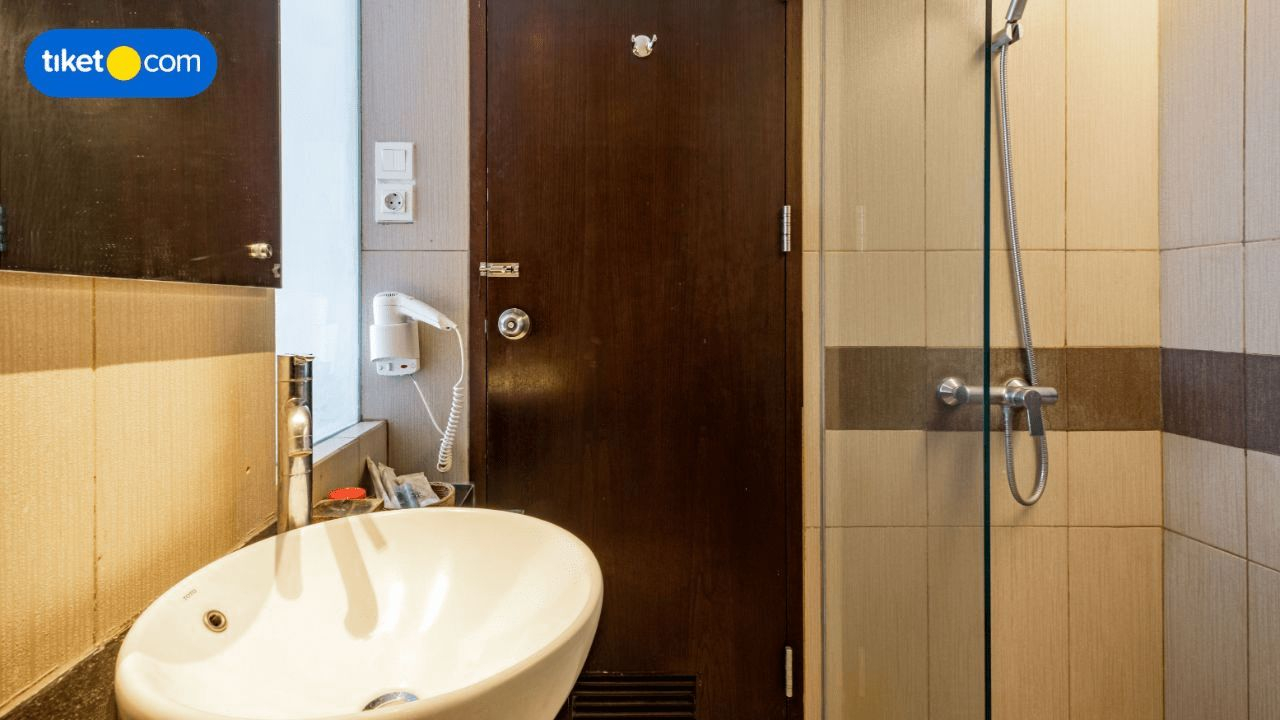 Bathroom 11