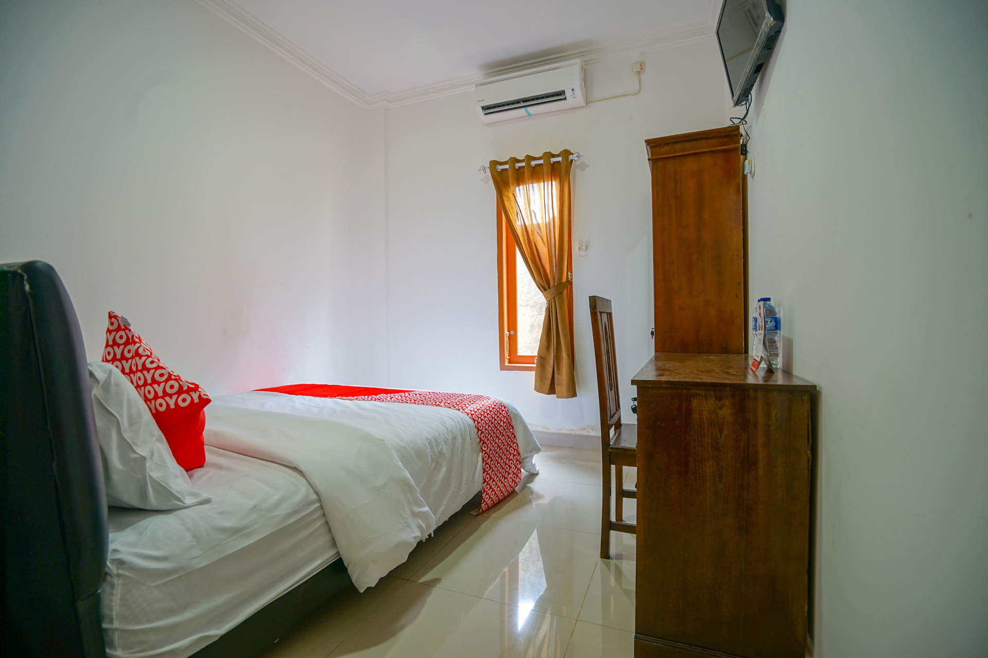 Room 8