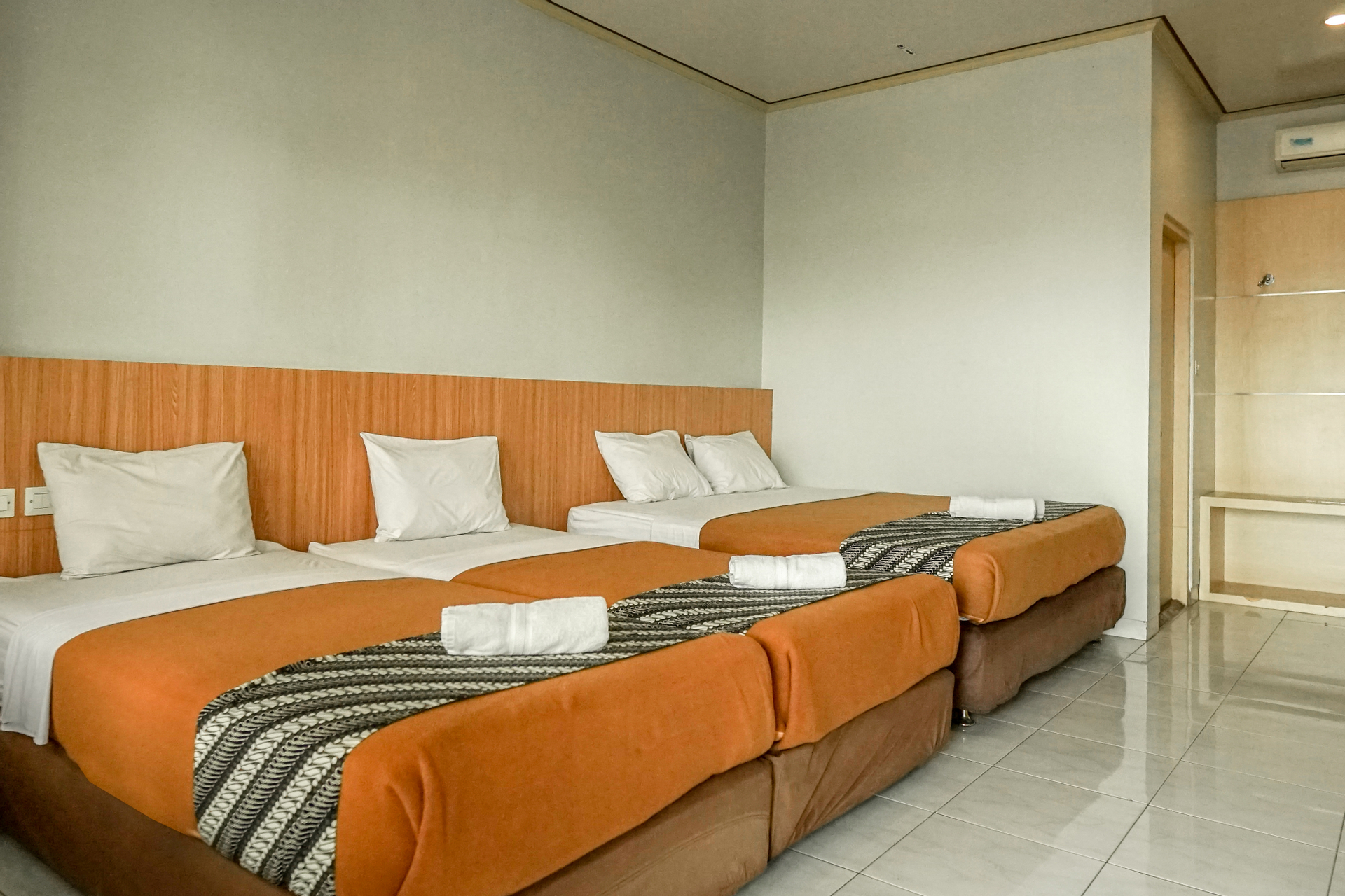Kamar Keluarga Double atau Ranjang Lain