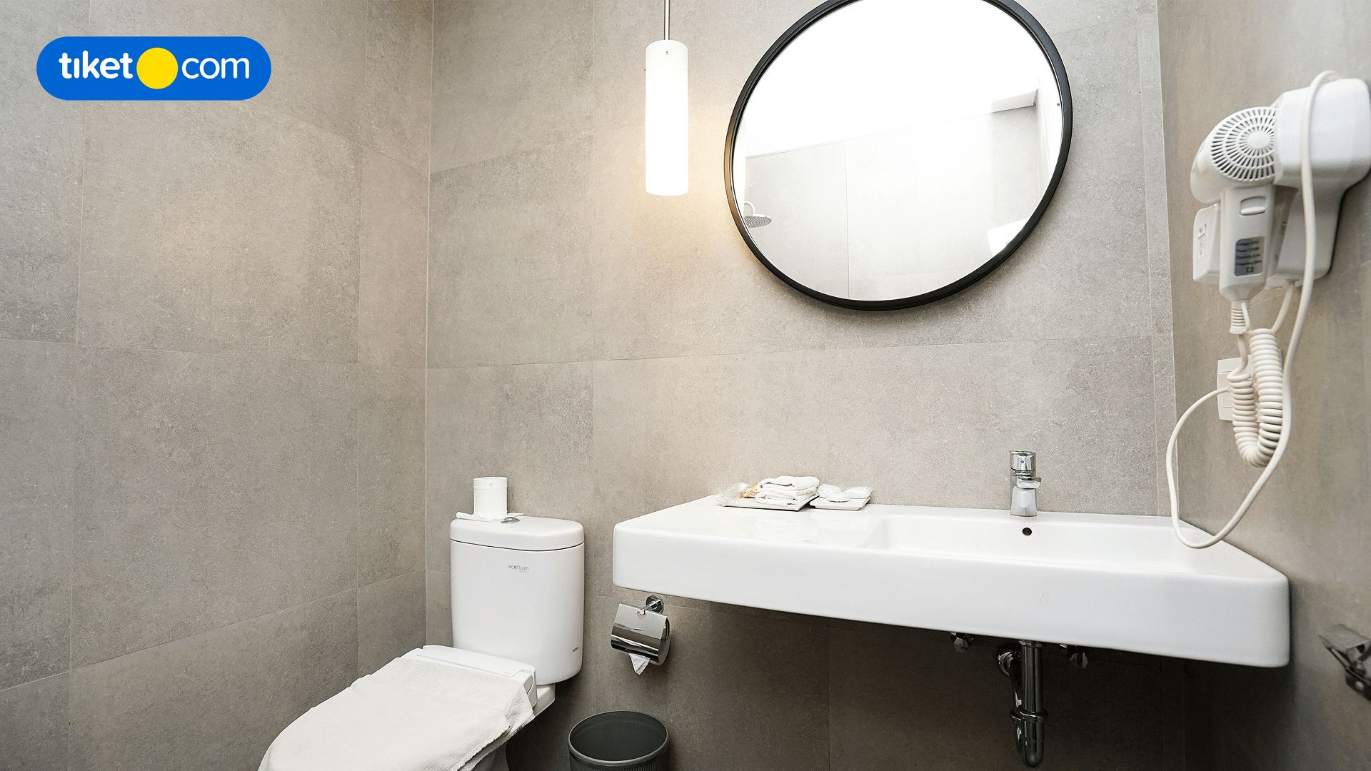 Bathroom 17