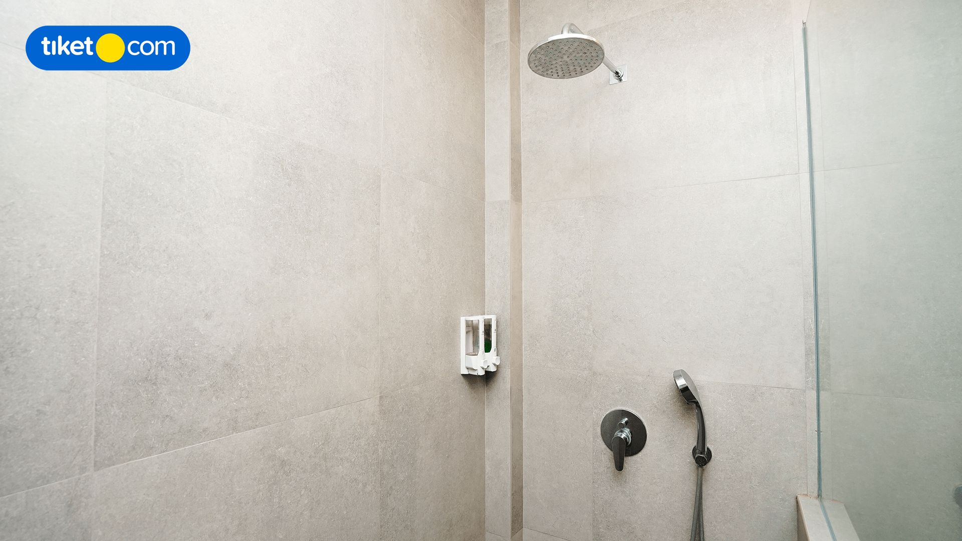 Bathroom 10