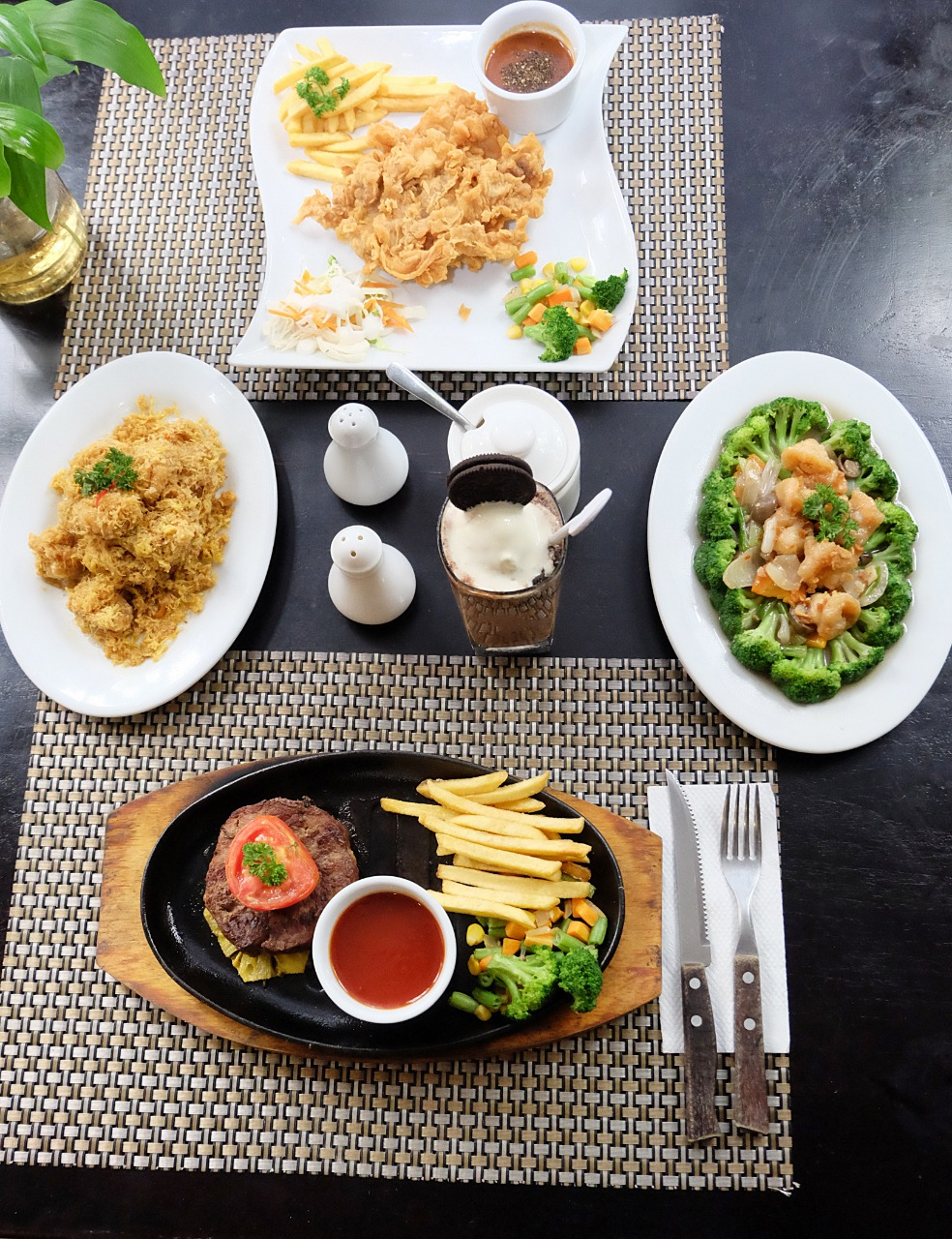 Food & Drinks