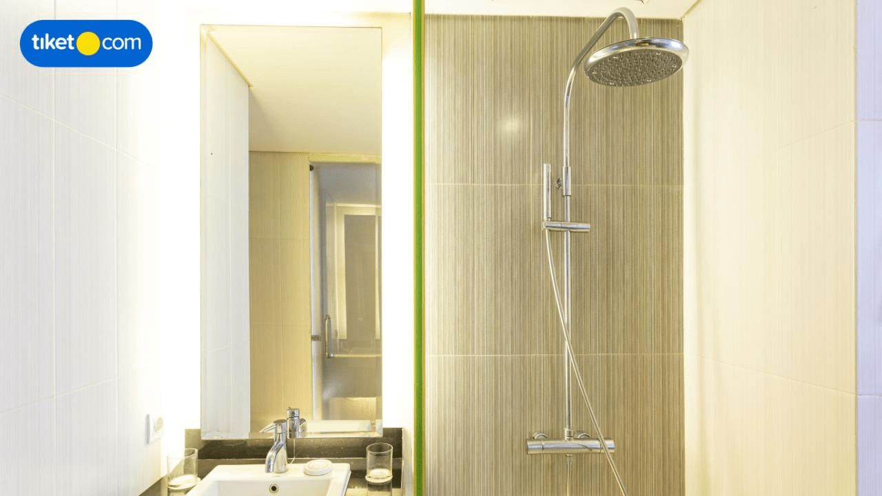 Bathroom 13