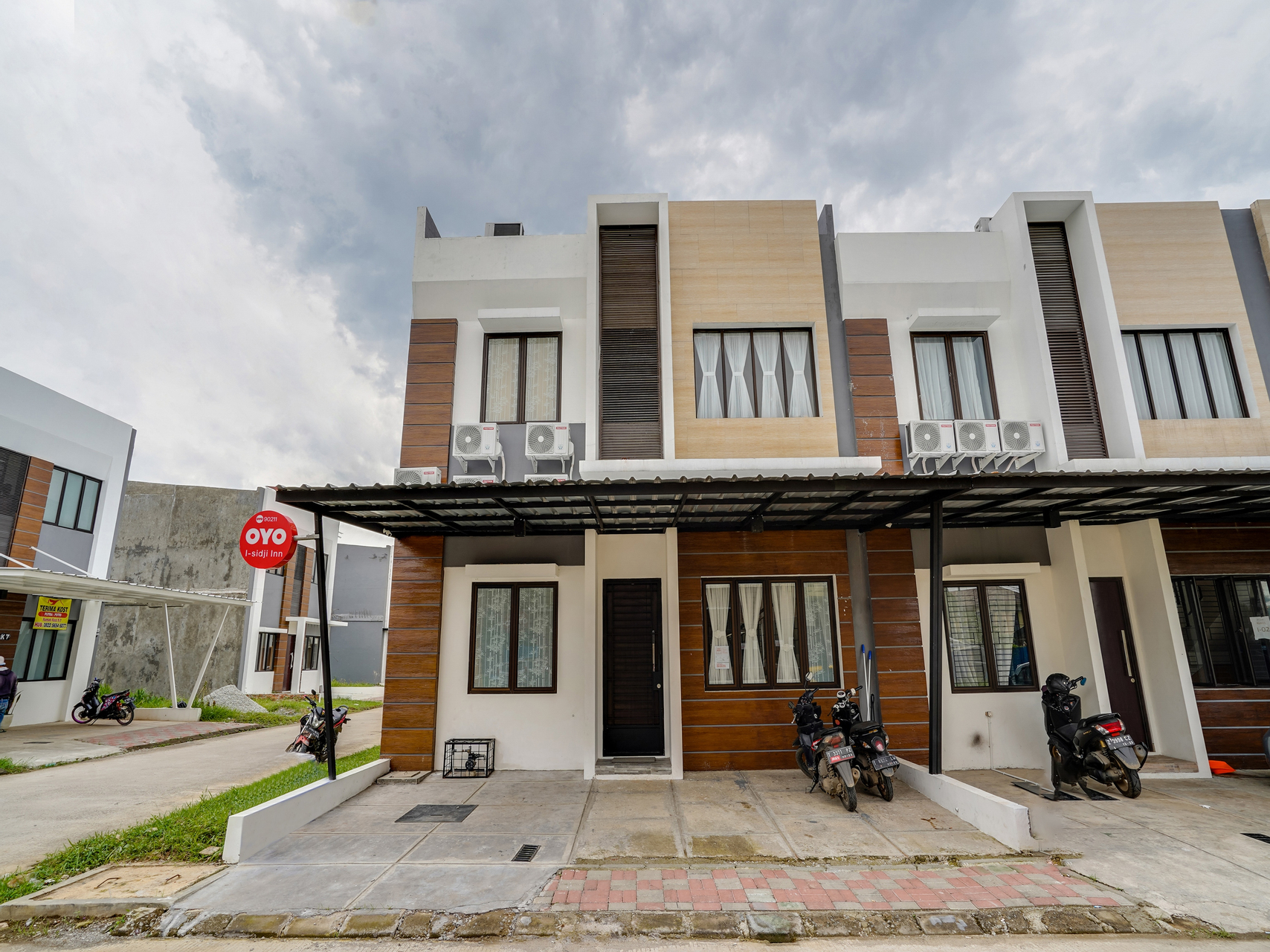 Exterior & Views 2, OYO 90211 I-sidji Inn, Karawang