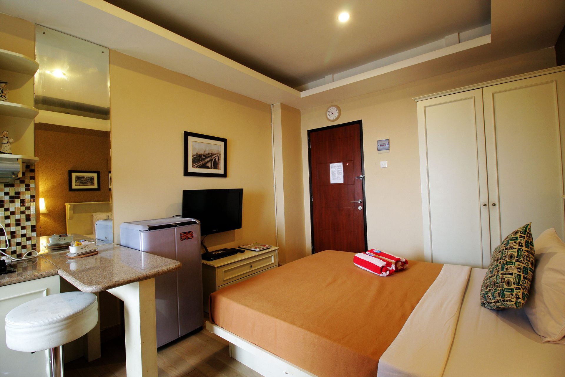 Dining Room 1, The London Living Kebagusan City, Jakarta Selatan