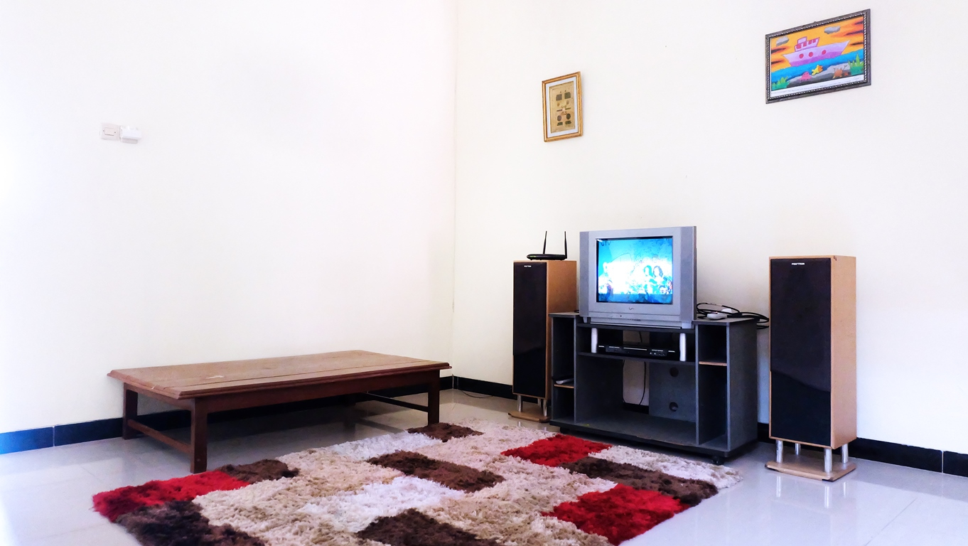 Living Area 2