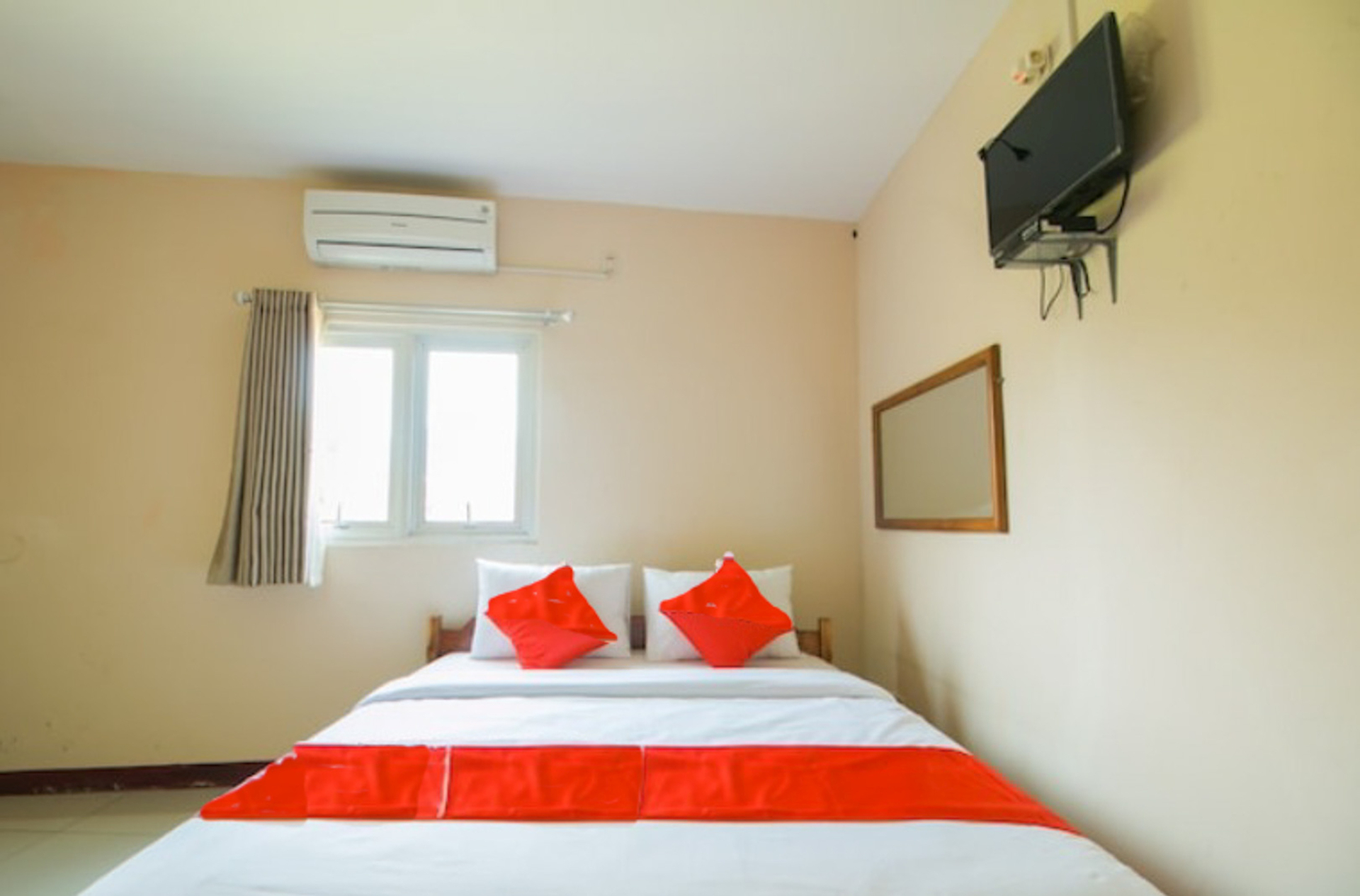 Bedroom 5, RedDoorz Syariah @ Pantai Pelabuhan Ratu, Sukabumi