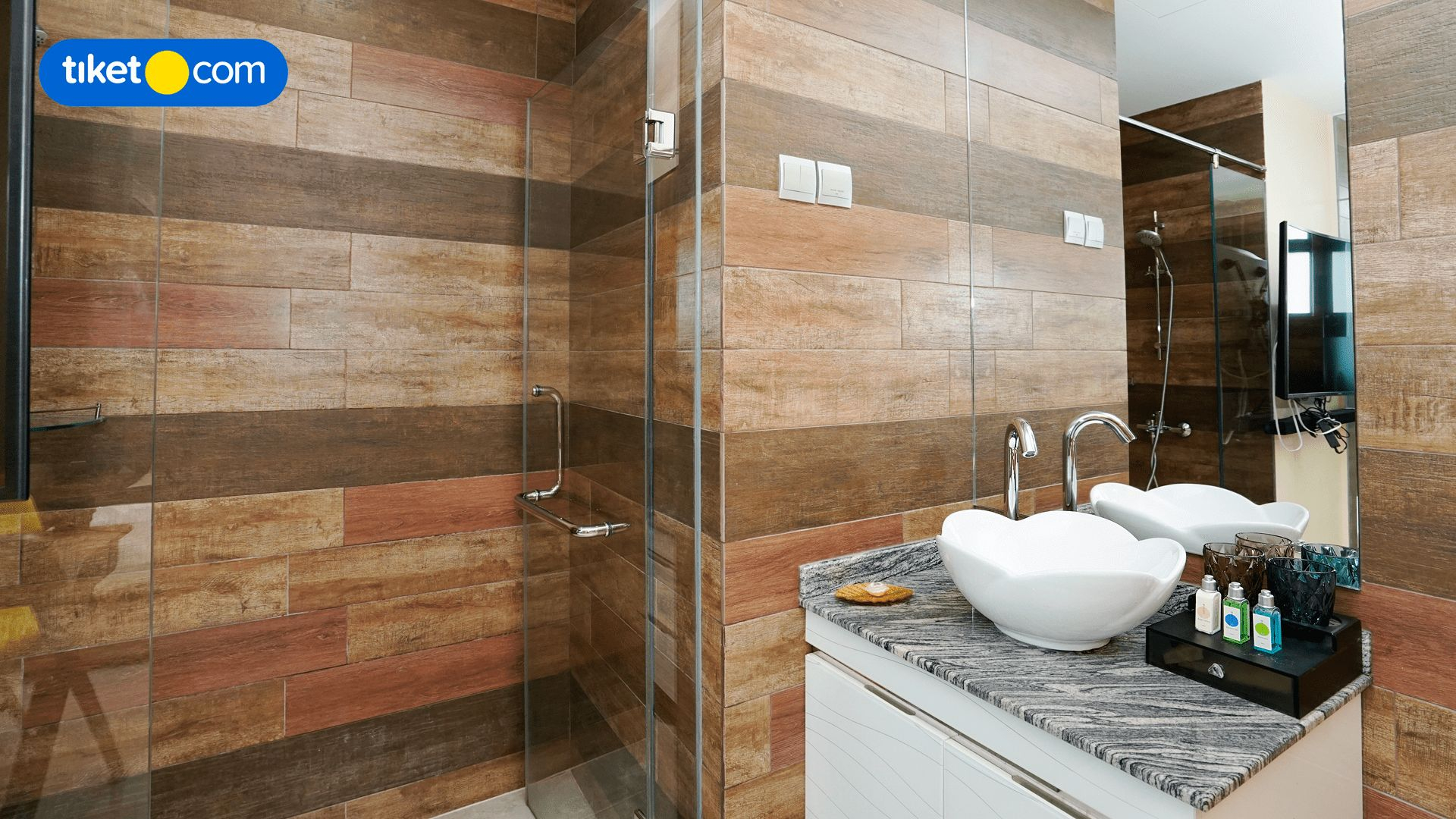 Bathroom 19